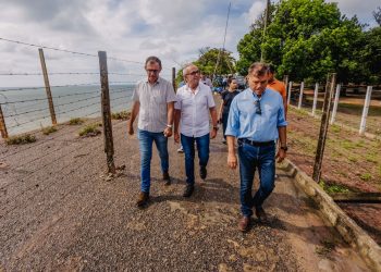 Cícero acompanha estudos para estabilização da barreira do Cabo Branco