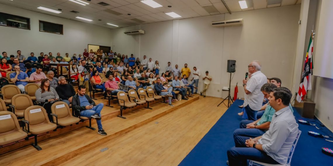 Cícero assina portarias de nomeação de 120 aprovados em concurso público