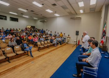 Cícero assina portarias de nomeação de 120 aprovados em concurso público