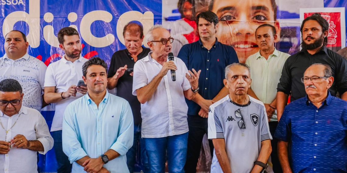 40 anos: Cícero e Leo inauguram e autorizam obras em Mangabeira; veja vídeo