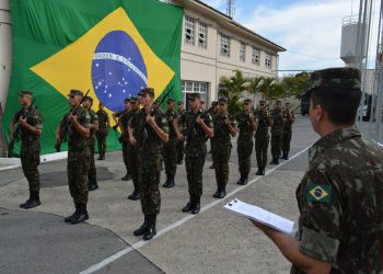 Comandante do Exército Brasileiro reabre redes sociais, mas força ainda enfrenta críticas agressivas dos internautas