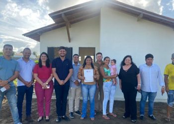 Governo da Paraíba entrega casas e assina termo para construção de mais unidades do Programa Parceiros da Habitação em Itapororoca