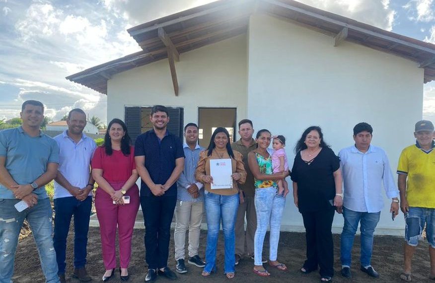 Governo da Paraíba entrega casas e assina termo para construção de mais unidades do Programa Parceiros da Habitação em Itapororoca