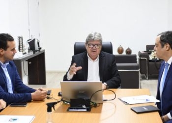 João Azevêdo discute com presidente do BNB investimentos na Paraíba