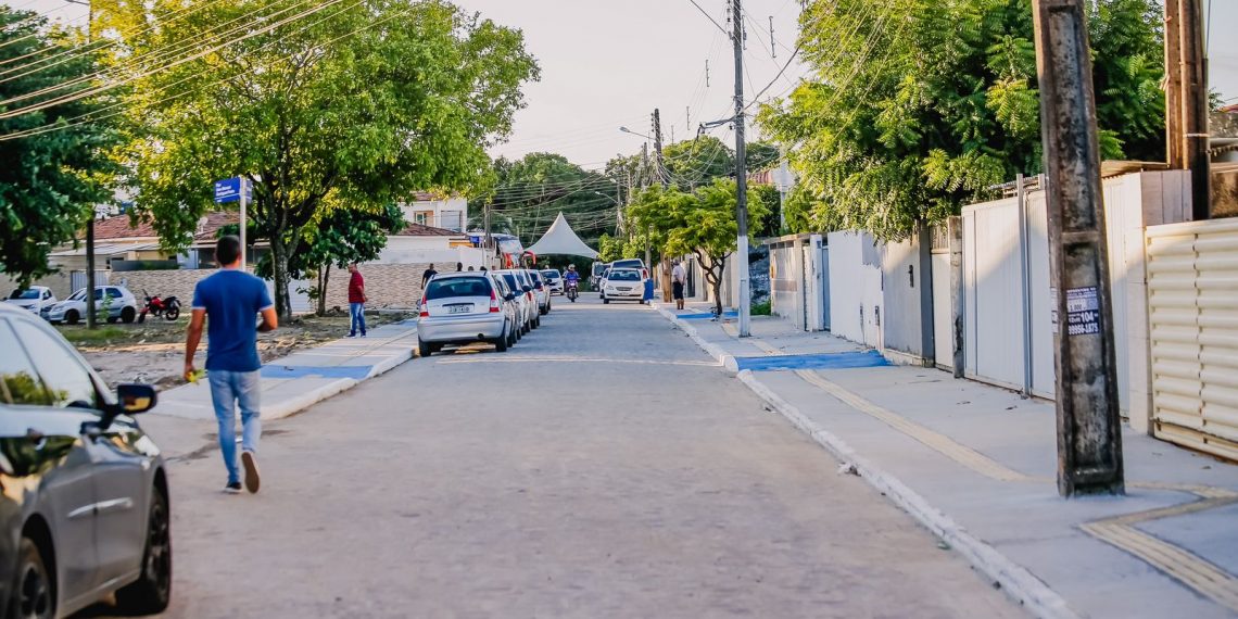 Cícero Lucena entrega mais duas ruas pavimentadas no Cuiá