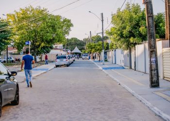 Cícero Lucena entrega mais duas ruas pavimentadas no Cuiá