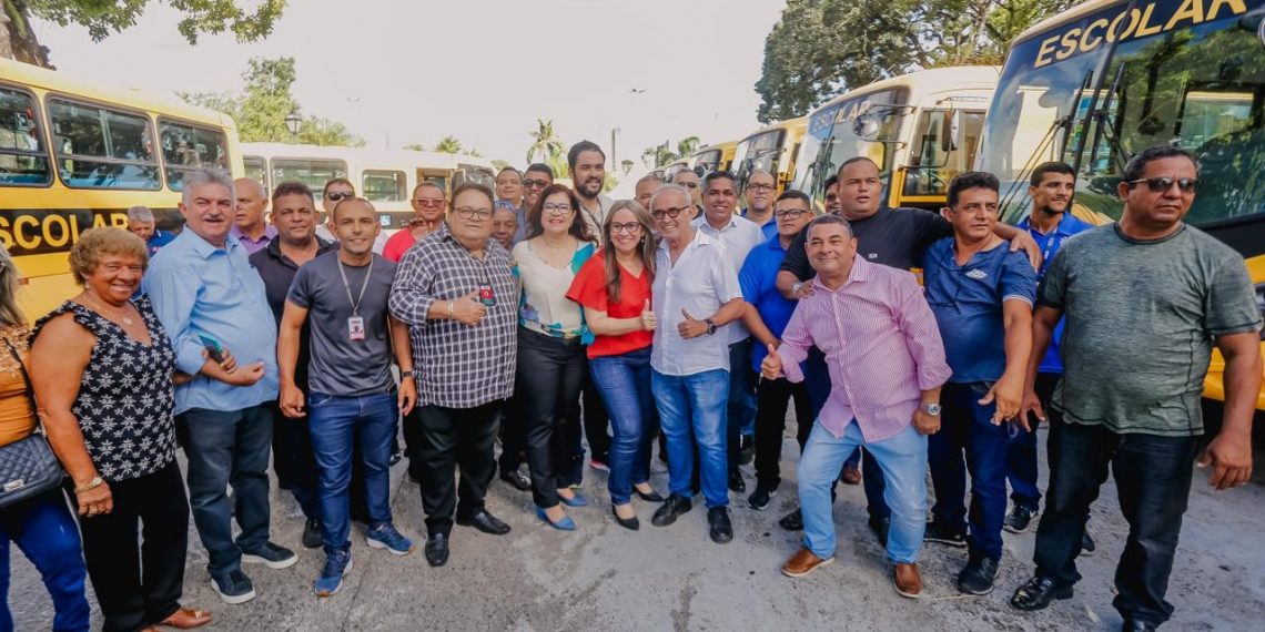 PMJP entrega 20 ônibus escolares para transporte de alunos da Rede Municipal