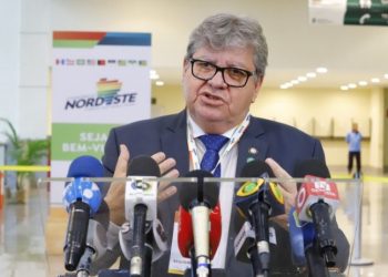 João anuncia reajuste de 80% nos salários dos professores contratados na PB