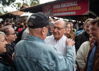 MST pressiona e governo promete ‘assentamentos emergenciais’ no País