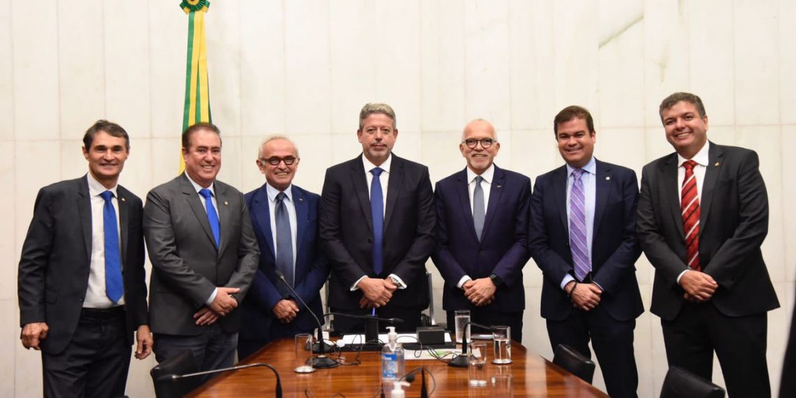 Cícero Lucena se reúne com presidente da Câmara dos Deputados e discute ampliação de recursos para viabilizar o piso da enfermagem