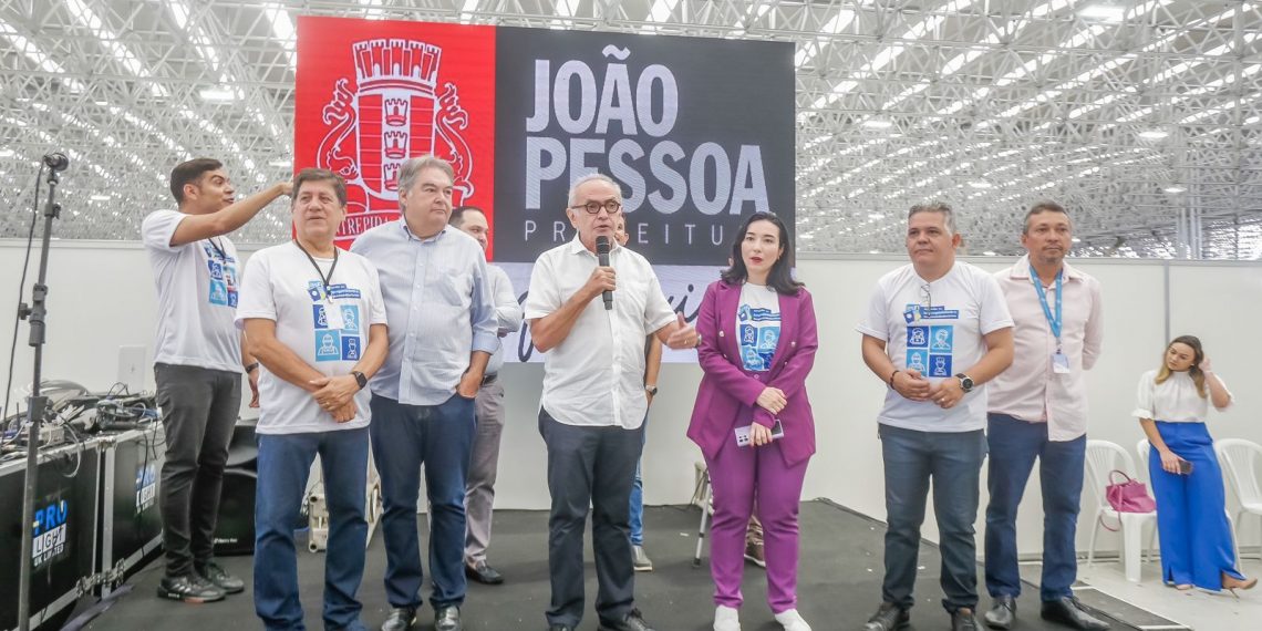 Trabalho e renda: Cícero Lucena abre segundo dia do Feirão da Empregabilidade