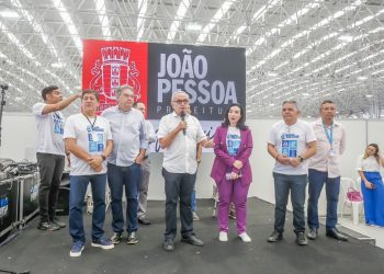 Trabalho e renda: Cícero Lucena abre segundo dia do Feirão da Empregabilidade