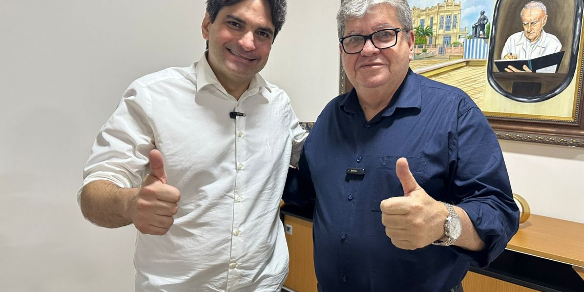 Dois homens são assassinados a tiros em quiosque, na orla de João Pessoa