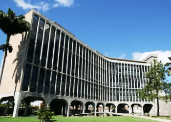 Justiça do Trabalho condena a FIEP ao pagamento de multa de quase R$ 100 mil