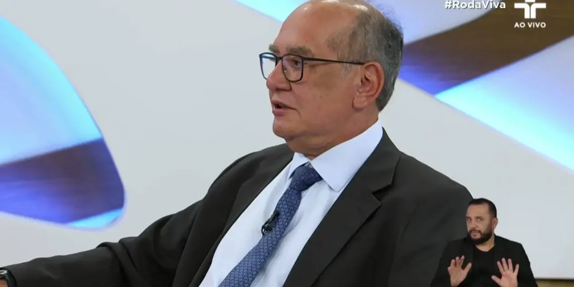 Prefeito entrega 200 kits com Chromebooks para novos professores da Rede Municipal