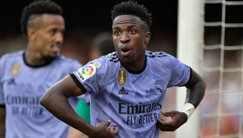 Valencia x Real Madrid é interrompido por racismo contra Vinicius Junior
