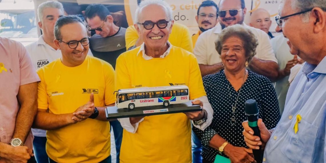Na abertura oficial do Maio Amarelo, Cícero Lucena entrega 20 ônibus para o transporte coletivo urbano