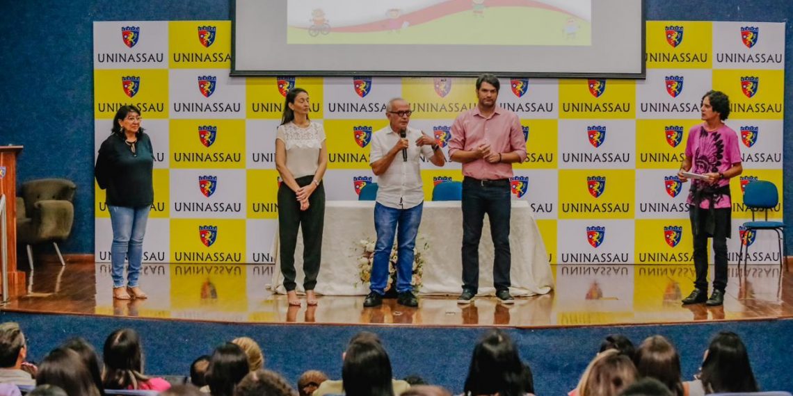 Prefeito abre formação de 350 cuidadores que vão acompanhar estudantes com deficiência na Rede Municipal