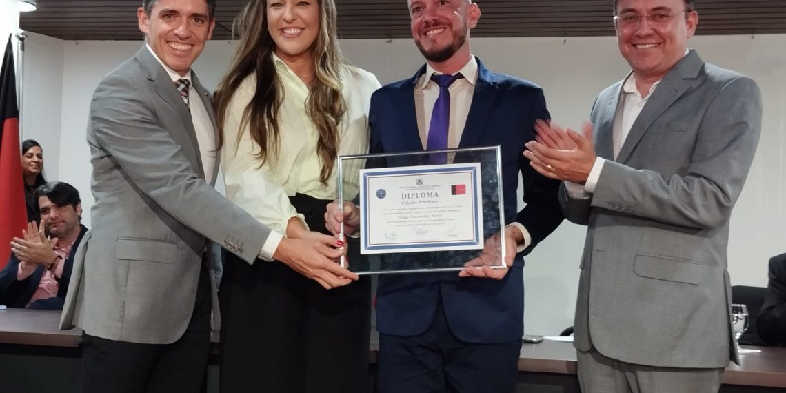 Jornalista Thiago Moraes recebe título de cidadão paraibano