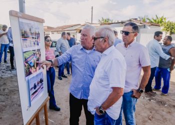Cícero Lucena autoriza obras de praça com equipamentos esportivos em Gramame