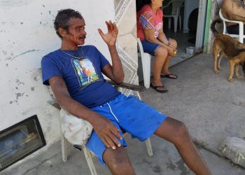 Homem com problemas psicológicos é brutalmente agredido na feira de Oitizeiro