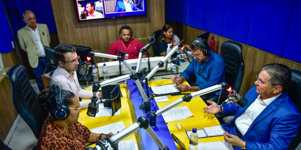 Adriano sugere que Gervásio passe comando do PSB ao governador João Azevedo