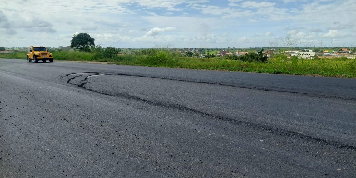 Péssima qualidade: obra de recapeamento asfáltico da BR-230 está esburacada antes mesmo da inauguração
