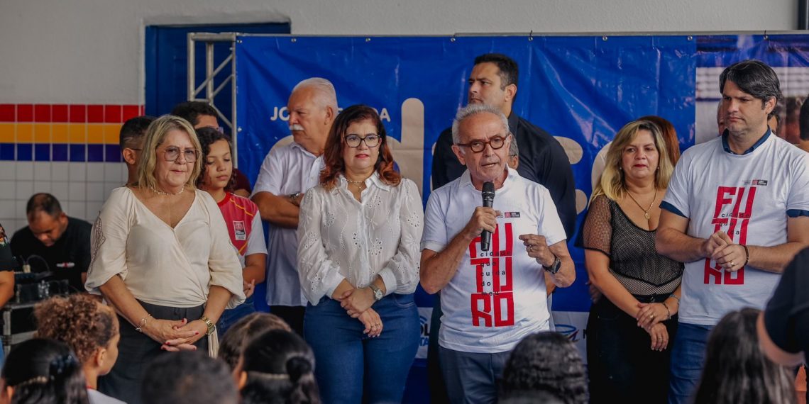 Em dia de agenda intensa na região, Cícero Lucena entrega obras de reestruturação de escola no Cristo