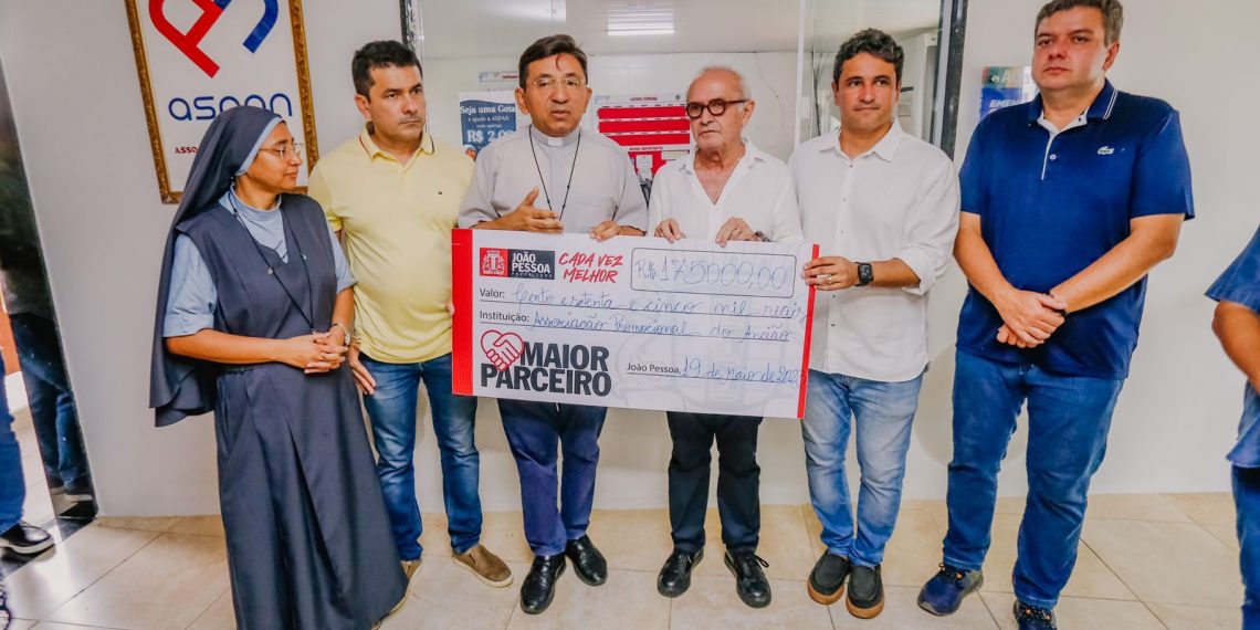 Em dia de agenda intensa na região, Cícero Lucena entrega obras de reestruturação de escola no Cristo