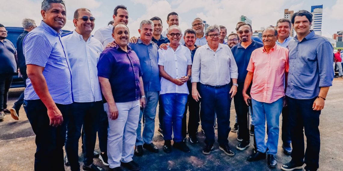 Leo Bezerra inspeciona obras em João Pessoa e destaca parcerias da prefeitura com o Estado