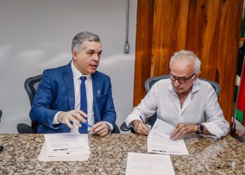 Cícero Lucena e presidente do TRT-13 assinam cooperação para implantação do Centro Integrado de Justiça Social