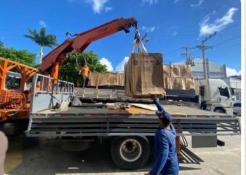 Prefeitura de Pedras de Fogo compra 55 TVs e 30 freezers para escolas municipais