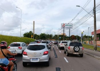 Primeiro dia útil de desvio na BR-230 tem trânsito lento em João Pessoa