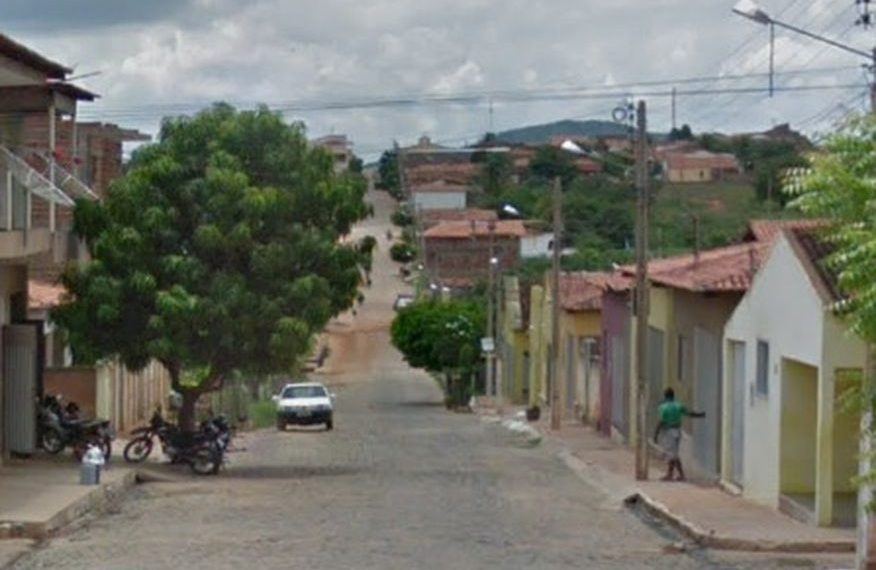 Três homens são vítimas de disparos de arma de fogo em bar no Sertão paraibano