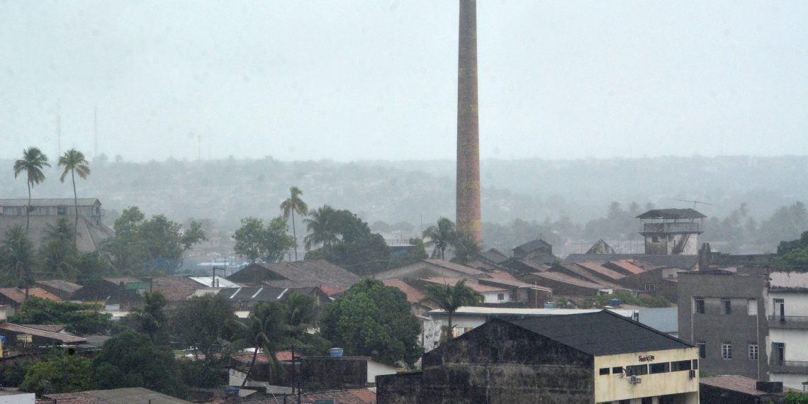 Defesa Civil intensifica monitoramento das áreas de risco após alerta do Inmet