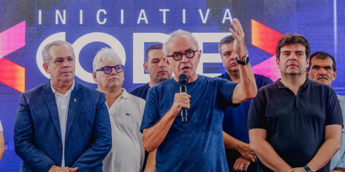Prefeito participa de aula inaugural do programa Code, que vai ensinar programação a alunos da Rede Municipal