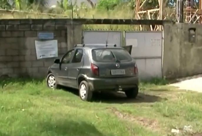 Dupla rouba carro e foge da PM em rua sem saída em Jacarapé