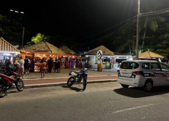 Dois homens são assassinados a tiros em quiosque, na orla de João Pessoa