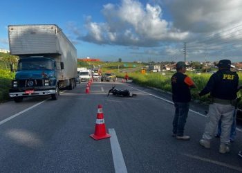 Motociclista morre e dois ficam feridos em acidente na BR-230, na Paraíba