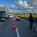 Motociclista morre e dois ficam feridos em acidente na BR-230, na Paraíba
