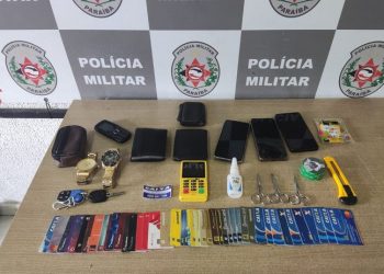 Grupo suspeito de golpes é preso com mais de 40 cartões de bancos