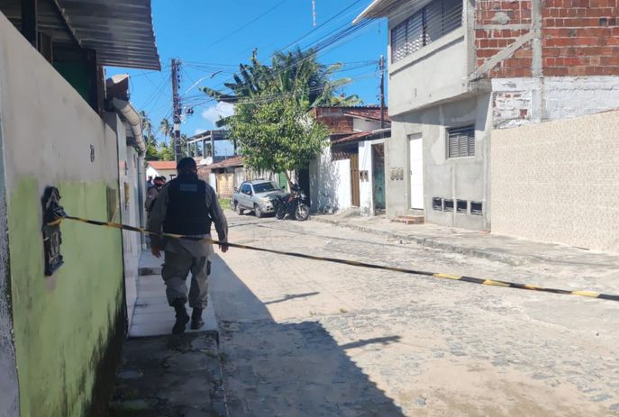Homem é assassinado a tiros no bairro de Mandacaru, em João Pessoa