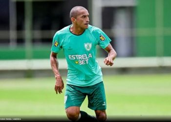 Nino Paraíba é afastado do futebol pelo América-MG