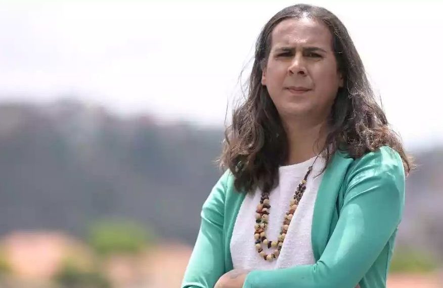 Deputada quer que presidente, deputados, senadores e membros do STF recebam mesmo salário de professores