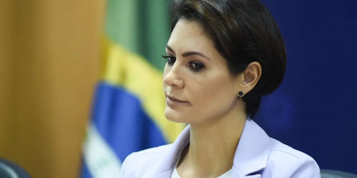 Michelle Bolsonaro vira alvo do governo Lula