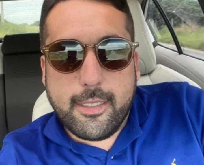 Empresário é achado morto dentro de carro capotado no Sertão da Paraíba