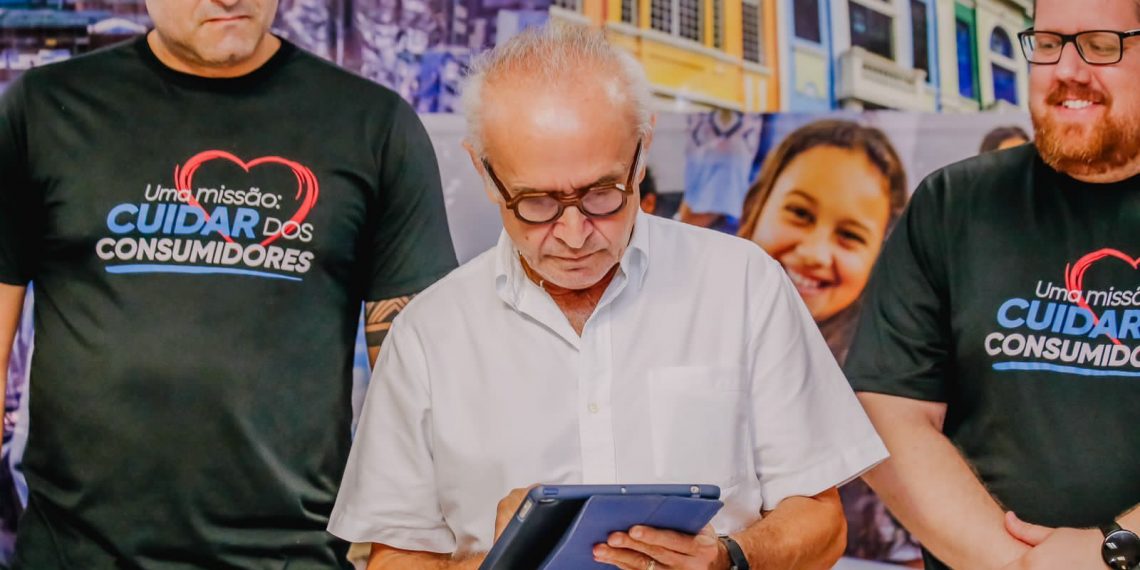 Cícero Lucena assina ordem de serviço para reforma de nova sede do Procon-JP