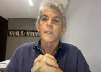 Condenado por crimes contra a honra, Ricardo Coutinho não paga indenização a Cícero Lucena e juiz aplica multa