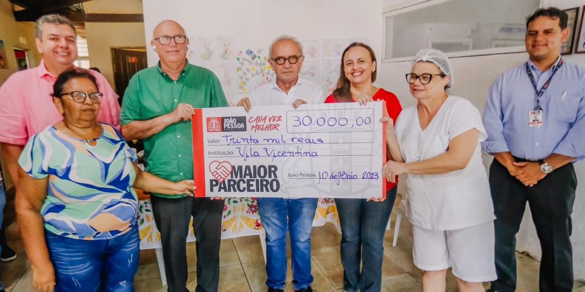 Cícero Lucena libera recursos para apoiar a Vila Vicentina