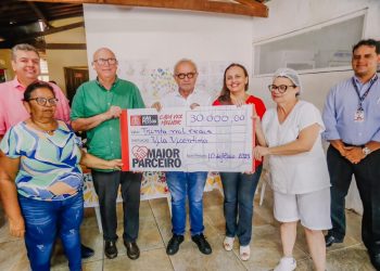 Cícero Lucena libera recursos para apoiar a Vila Vicentina